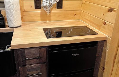 West Milton Maison | Cozy Rustic Tiny House @ the Horse Stable w/horse back trail riding & more!