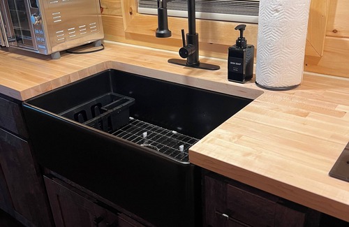 West Milton Maison | Cozy Rustic Tiny House @ the Horse Stable w/horse back trail riding & more!