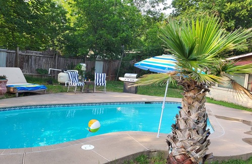 Park Ridge Maison | Cozy RV in amazing Austin with AC, WiFi, Swimming Pool