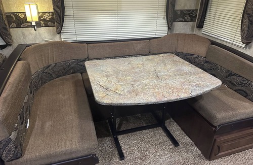 Oakland Mills Maison | Cozy RV in charming McClure with AC, WiFi. Happy travels