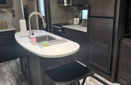 Columbus Maison | Cozy RV in Cool Columbus with AC