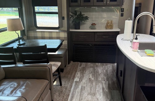 Columbus Maison | Cozy RV in Cool Columbus with AC