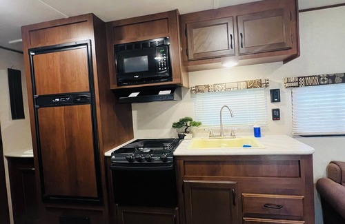 Oak Ridge Maison | Cozy RV in enjoyable Orlando with AC, WiFi