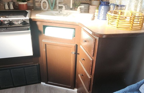 Alexandria Maison | Cozy RV in Enjoyable Alexandria with AC, WiFi, Mini Pig Rescue and Sanctuary.
