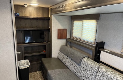 Mason Maison | Cozy RV in Mason Tn with WiFi, AC, Furnished, near Blue Oval