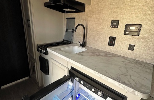 Tall Timbers - Brechtel Maison | Cozy RV with AC and WiFi in Lovely Terrytown