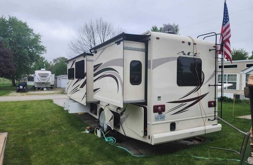 Pierceton Maison | Cozy RV with AC and WiFi in Serene Pierceton Yogi Bear Jellystone Park