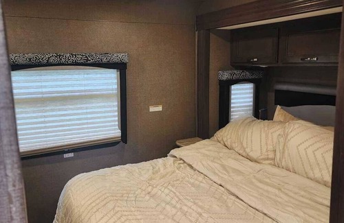 Pierceton Maison | Cozy RV with AC and WiFi in Serene Pierceton Yogi Bear Jellystone Park