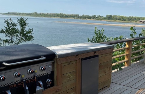 Newcastle Maison | Cozy RV with Expansive River Views