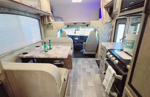 Southgate Maison | Cozy RV with WiFi in fantastic Portland