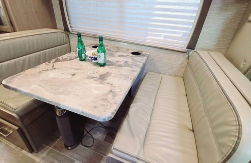 Southgate Maison | Cozy RV with WiFi in fantastic Portland