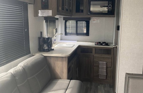 Jordan Valley Maison | Cozy RV1 with WiFi and AC near Owyhee Reservoir, Leslie's gulch, Three Forks.