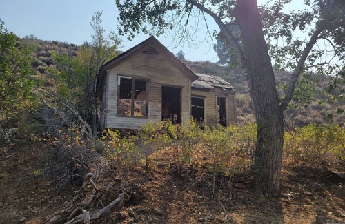 Jordan Valley Maison | Cozy RV1 with WiFi and AC near Owyhee Reservoir, Leslie's gulch, Three Forks.