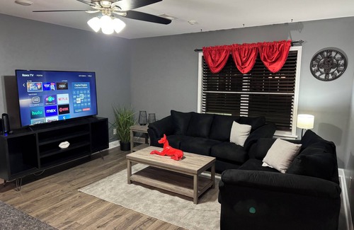 Schenectady Appartement | Cozy, Safe,Secure 1-bedroom apartment with WiFi centrally located in Schenectady