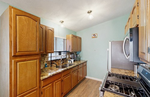 New Territories Maison | Cozy San Antonio home with washer/dryer and enclosed backyard
