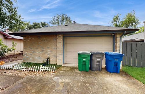 New Territories Maison | Cozy San Antonio home with washer/dryer and enclosed backyard