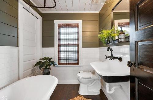 Leesburg Maison | Cozy & Scenic Lakeside Retreat