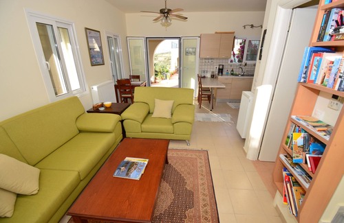 Kissamos Maison | Villa moderne au bord de la mer dans la région d'olive occidentale de Crète (disponible toutes les saisons!)