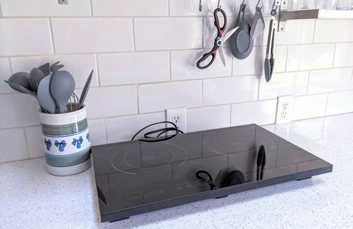 Marblehead Appartement | Cozy Seaside studio in charming Marblehead with AC, WiFi. Short walk to downtown