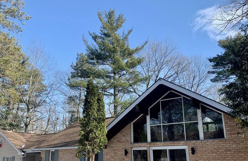 Lambton Shores Cottage | Cozy secluded cottage near the Pinery