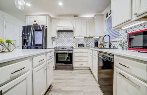 North San Antonio - SAT Maison | Cozy Secluded Home away from Home minutes away from airport / major attractions