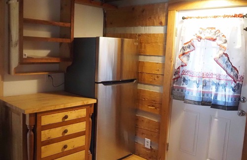 Town of Catharine Cabine | Cozy, secluded log cabin, summer vacation get-away or Fall Hunters paradise .