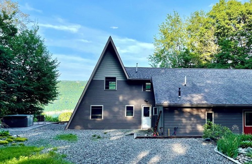 Moravia Villa | Cozy secluded villa with panoramic views, waterfalls, hot tub &pool
