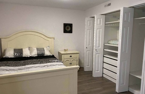 Guildford Appartement | cozy semi-basement suite, Located in a quite neighbourhood.