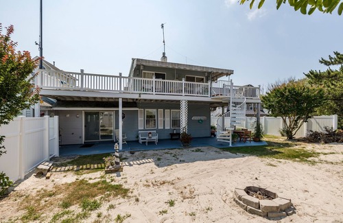 Strathmere Maison | Cozy Shore House, Beach on one side, Bay on the other side
