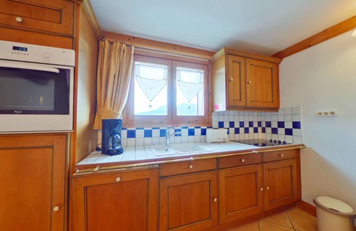 Bisanne 1500 Appartement | Cozy Ski-in/Ski-out 3BR Mezzanine Apt with Balcony, Sleeps 10