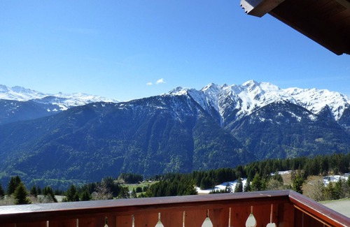 Bisanne 1500 Appartement | Cozy Ski-in/Ski-out 3BR Mezzanine Apt with Balcony, Sleeps 10