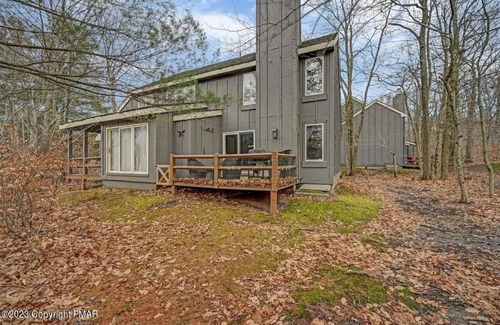 White Haven Maison | Cozy ski retreat on Jack Frost Mountain, just 10-minute walk to ski office!