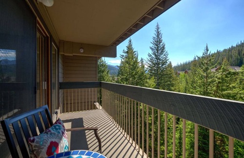 Big Sky Copropriété | Confortable maison de vacances à flanc de pente Équipements de luxe, WiFi, à quelques pas des ascenseurs!