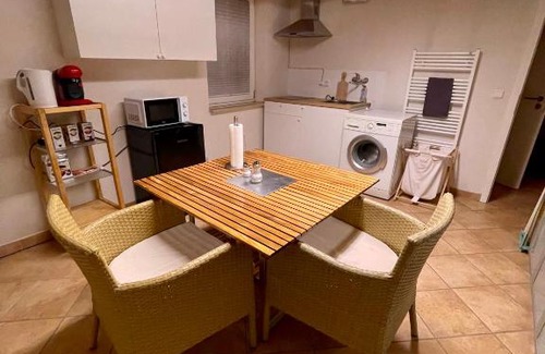 Kolonie Kleinmachnow Appartement | Cozy Souterrain-Flat with Sauna