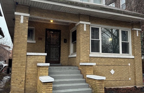 South Shore Maison | Cozy South Shore Bungalow – Near Lake, Downtown & Attractions!