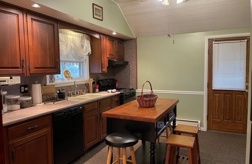 Wilkes-Barre Maison | Cozy Spacious FamilyFriendly 4B Residential Home