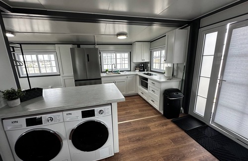 Monahans Appartement | Cozy Space, Expansive Feel: Very open BoxHouse, Monahans, TX