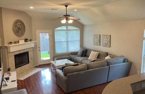 Timberwood Park Maison | Cozy & spacious 3 bed home North San Antonio - Stone Oak area