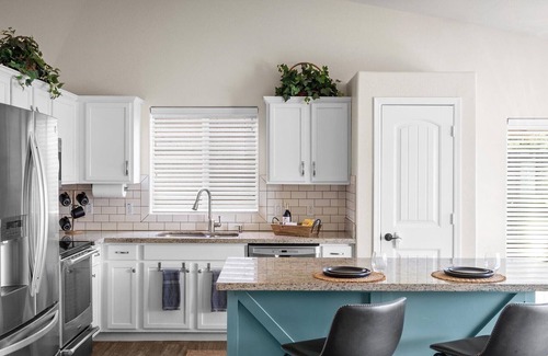 Castlegate Maison | Cozy, Spacious, Charming, Convenient, Family - King - Billiard -