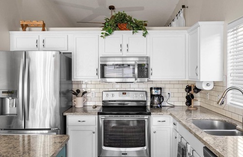 Castlegate Maison | Cozy, Spacious, Charming, Convenient, Family - King - Billiard -