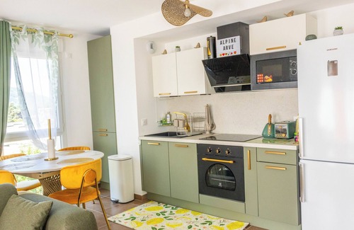 Cluses Appartement | Cozy, Spacious condo with balcony and beautiful serene mountain views.