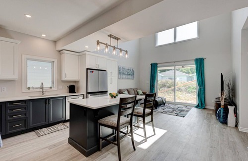 Port Stanley Maison | Cozy, spacious family home w/ Arcade! 5 mins from Beach!