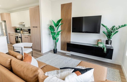 Winnipeg Maison | *Cozy & Spacious | Free Parking | 15 min Downtown*
