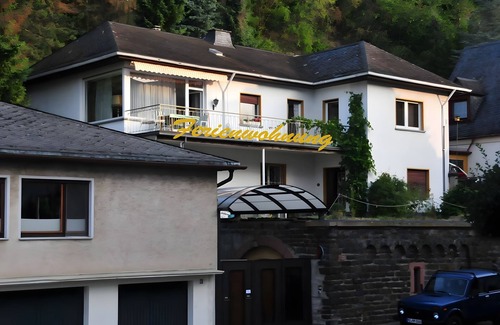 Mainz-Bingen Appartement | Appartement 'Gemütliche Fewo Mit Rheinblick' avec terrasse privée, jardin privé et Wi-Fi