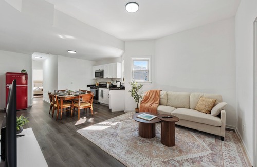 Communipaw Maison | Cozy & Spacious Home Near NYC, 5 mins from Train