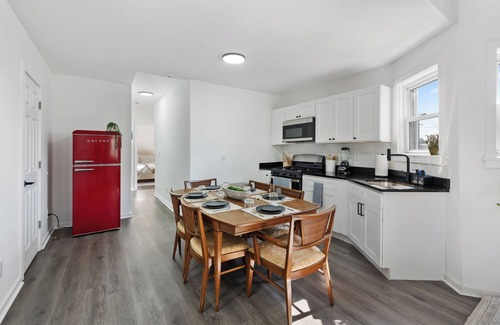 Communipaw Maison | Cozy & Spacious Home Near NYC, 5 mins from Train