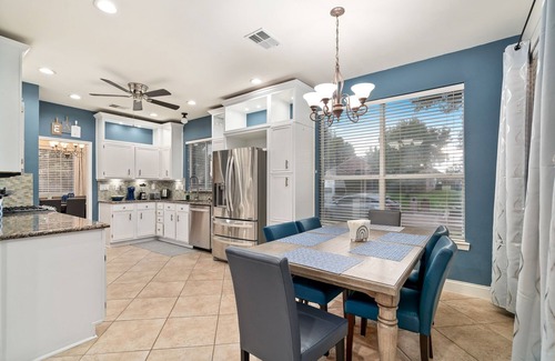 Lewisville Maison | Elegant Home w Private Pool, BBQ, game room close to DFW Sleep 10-12