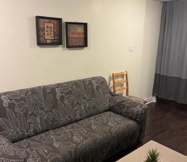 Meadowvale Village Maison | Cozy & Spacious Suite with Private Bathroom near Toronto Airport !