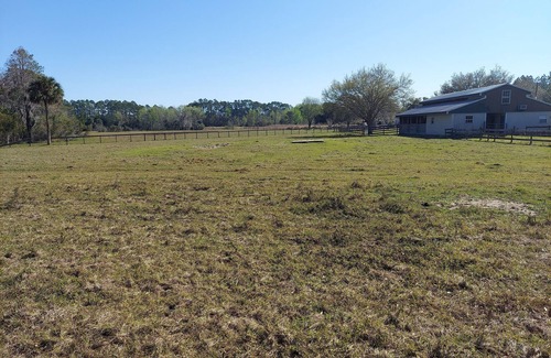 Lake George Maison | Cozy Stable Apartment - Bring your horse !