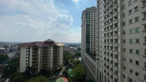 Permata Hijau Appartement | Cozy Stay and Tidy 1BR at The Bellezza Apartment By Travelio